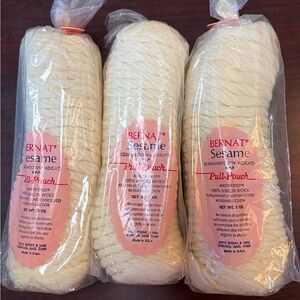 Bernat Sesame Yarn Bundle set of 3 new ivory Pull Pouch %100 virgin wool